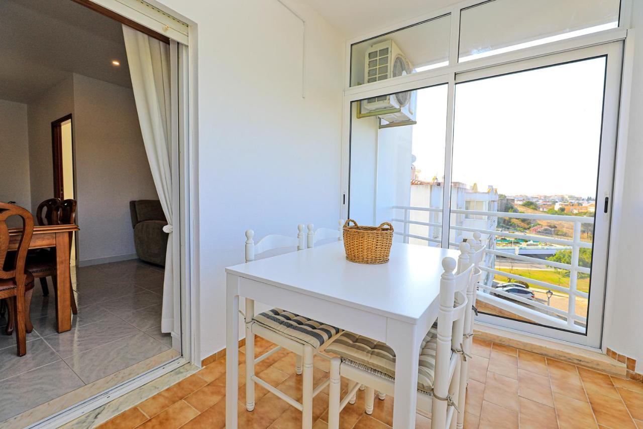 C23 - Parkway Entrance In Apartment Lagos