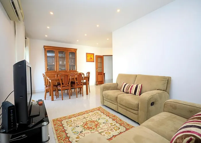 C23 - Parkway Entrance Apartment In Lagos