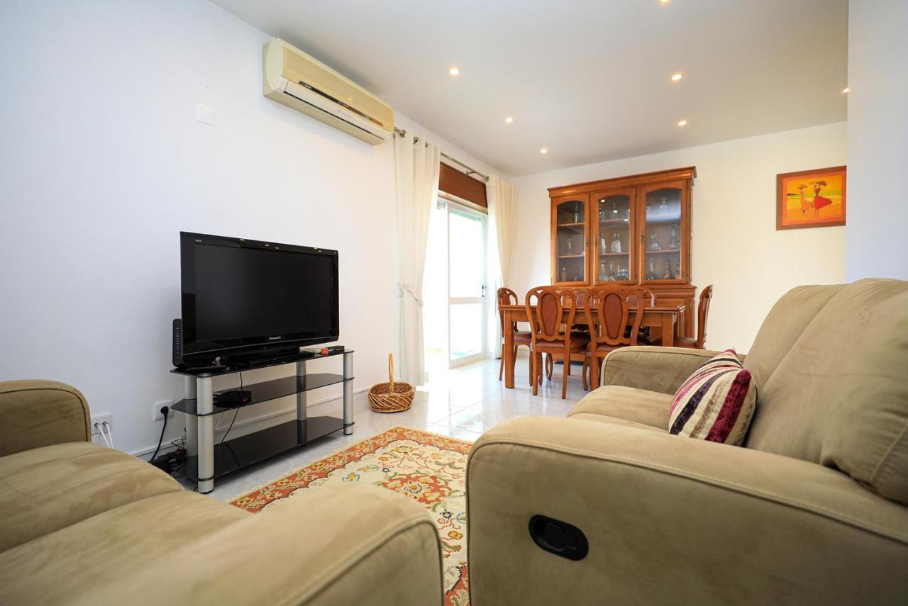 C23 - Parkway Entrance In Apartment Lagos