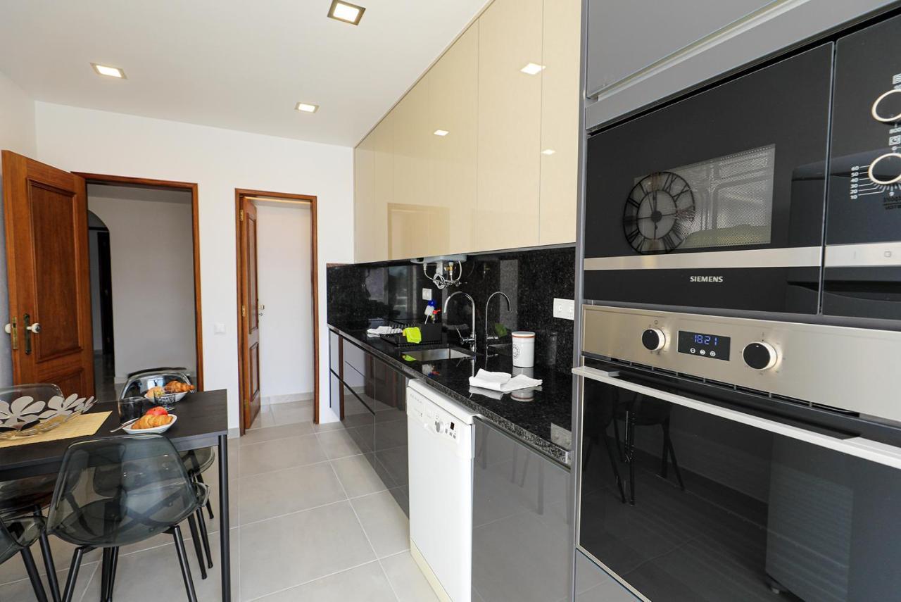 C23 - Parkway Entrance In Apartment